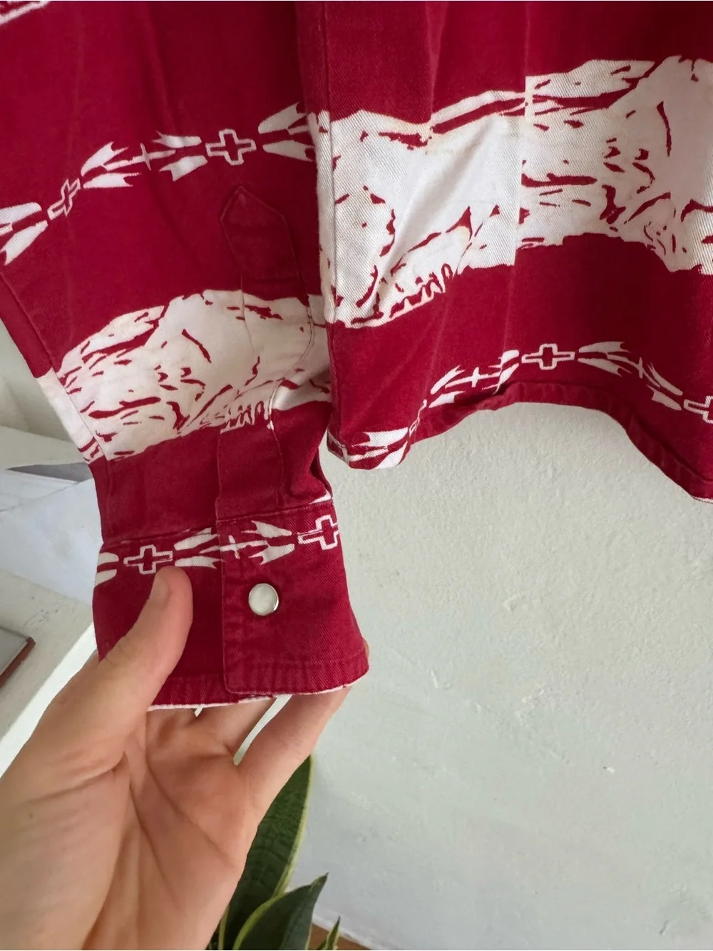 Vintage 90s Wrangler Red and White Western Button Up - Picture 4 of 7